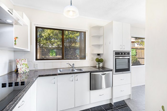 2/4 Andes Place, Lynfield, Auckland, 1042, New Zealand
