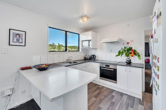 206 Solar Road, Glen Eden, Auckland, 0602, New Zealand