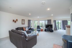 143 Summerhill Drive, Fitzherbert, Palmerston North, Manawatu / Whanganui, 4410, New Zealand