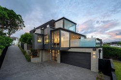 25 Seaview Road, Castor Bay, North Shore City, Auckland, 0620, New Zealand