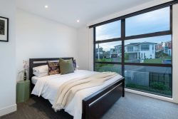 25 Seaview Road, Castor Bay, North Shore City, Auckland, 0620, New Zealand