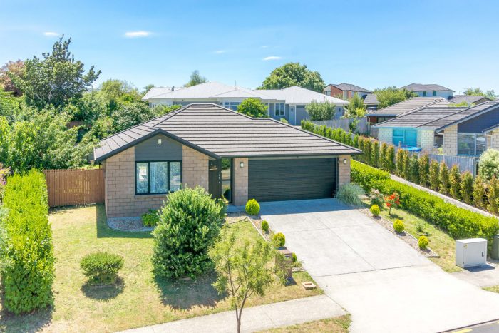 11 Cabourne Drive, Glenview, Hamilton, Waikato, 3206, New Zealand