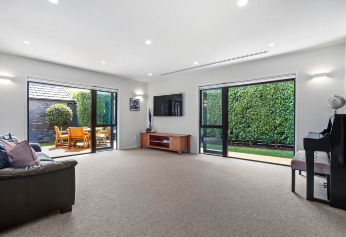 2/45 Turama Road, Royal Oak, Auckland, 1023, New Zealand