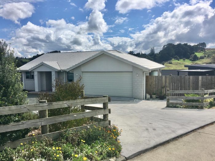 25 Calla Street, Maungaturoto, Kaipara, Northland, 0520, New Zealand