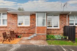 2/10 Walker Road, Point Chevalier, Auckland, 1022, New Zealand