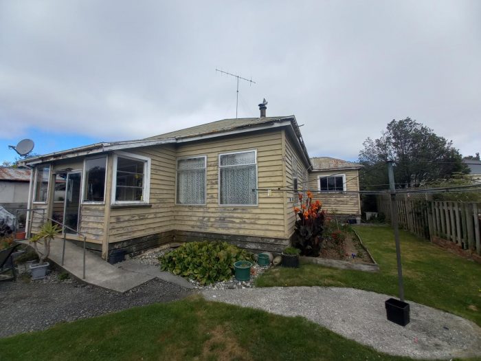 16 Bridge Street, Tuatapere, Southland, 9620, New Zealand