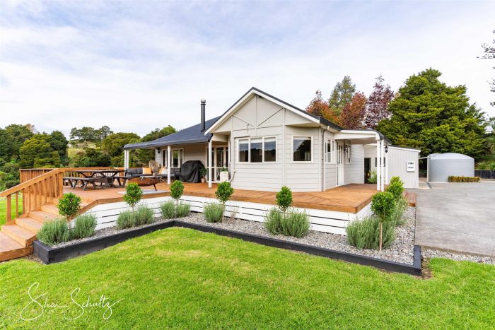 17 Hook Road, Paparoa, Kaipara, Northland, 0571, New Zealand