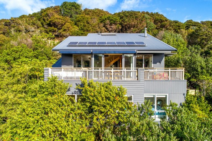 11 Empire Avenue, Enclosure Bay, Waiheke Island, Auckland, 1081, New Zealand