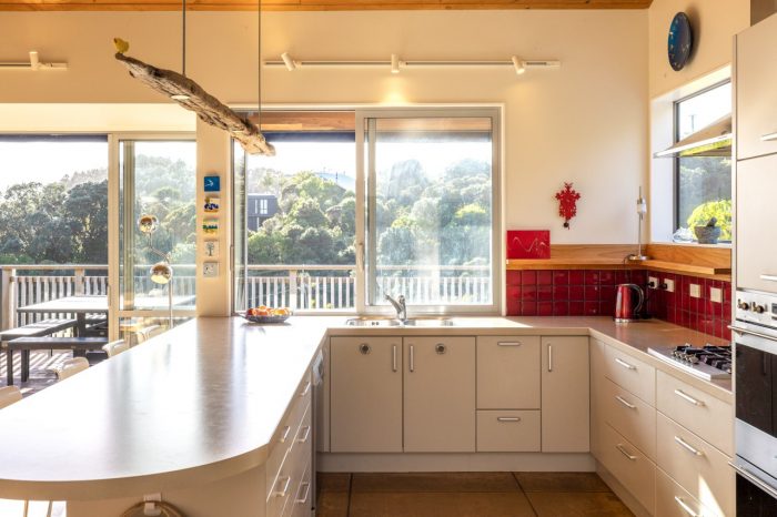 11 Empire Avenue, Enclosure Bay, Waiheke Island, Auckland, 1081, New Zealand