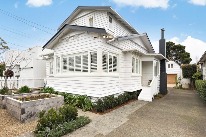 24 Buxton Street, Point Chevalier, Auckland, 1022, New Zealand