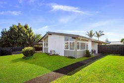 1/1A Yeovil Road, Te Atatu Peninsula, Waitakere City, Auckland, 0610, New Zealand