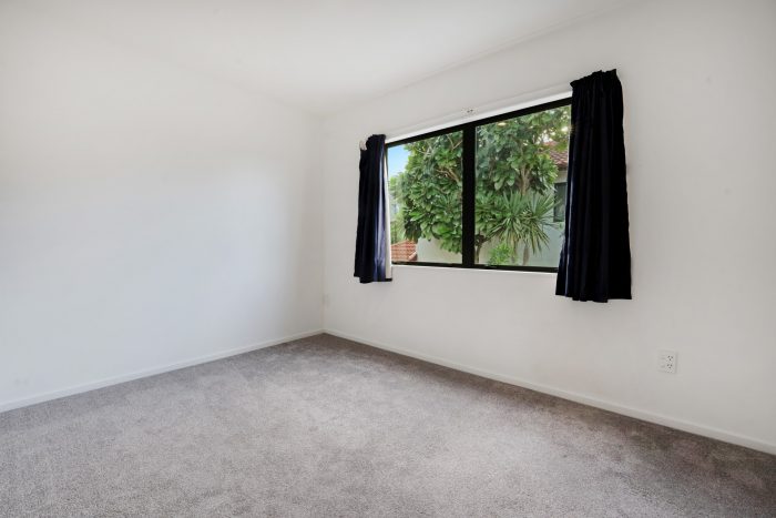 2/5 Nimstedt Avenue, Oteha, North Shore City, Auckland, 0632, New Zealand