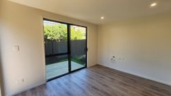9/37 Camelot Place, Glenfield, Auckland, 0629, New Zealand