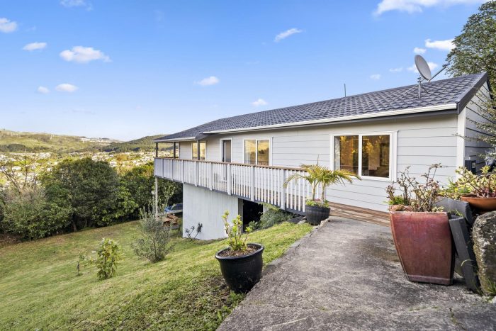 33 Westhaven Drive, Tawa, Wellington, 5028, New Zealand