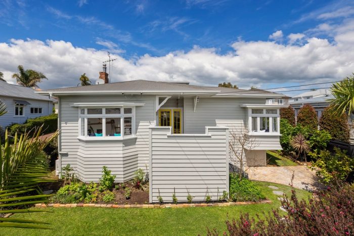 9 Seaview Terrace, Mount Albert, Auckland, 1025, New Zealand