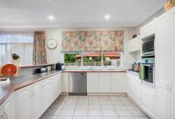 20 Sunny Crescent, Huapai, Rodney, Auckland, 0810, New Zealand