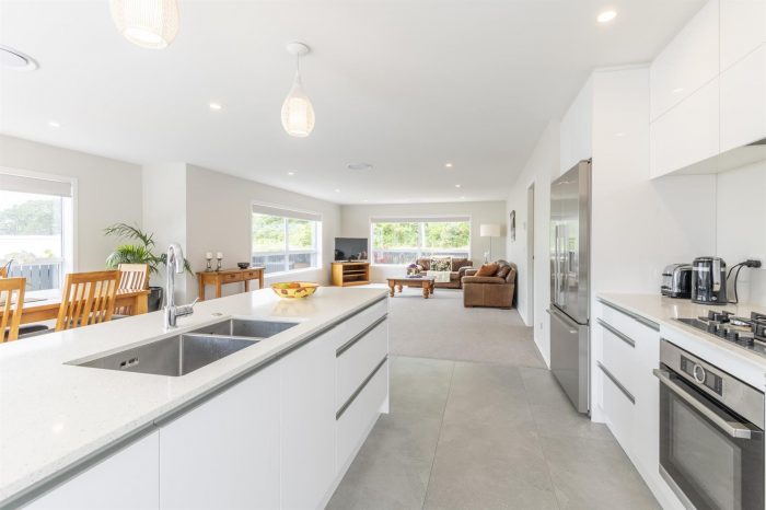 16 Prestbury Grove, Churton Park, Wellington, 6037, New Zealand