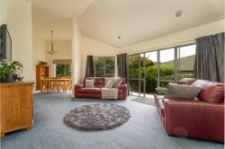 2 Myers Grove, Churton Park, Wellington, 6037, New Zealand