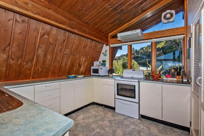 42 Owai Avenue, Teal Bay, Oakura Coast, Whangarei, Northland, 0184, New Zealand