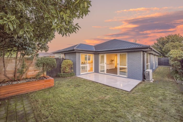 2/97A Grimseys Road, Redwood, Christchurch City, Canterbury, 8051, New Zealand