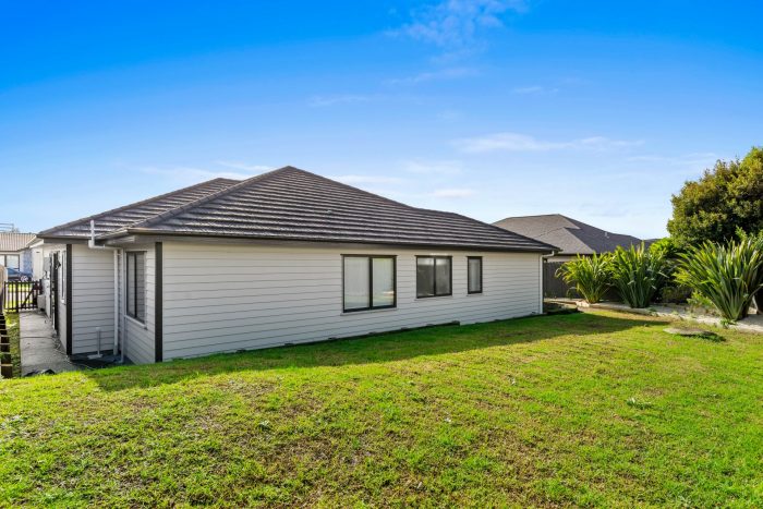 63 Symes Drive, Red Beach, Rodney, Auckland, 0932, New Zealand