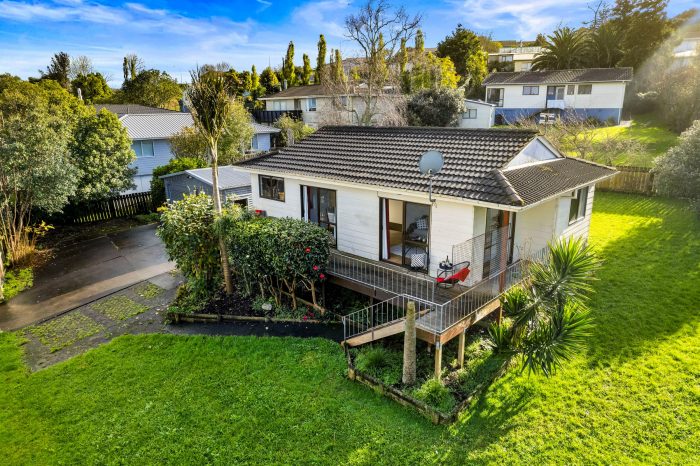 16 Saint Catherine Crescent, West Harbour, Auckland, 0618, New Zealand