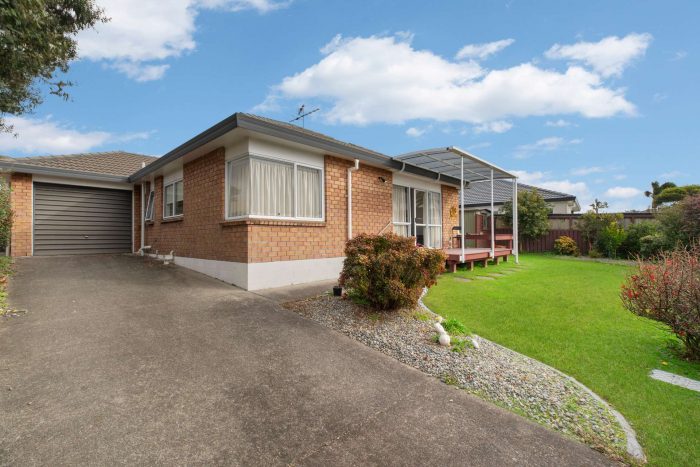 75 Lakeside Drive, Orewa, Rodney, Auckland, 0931, New Zealand