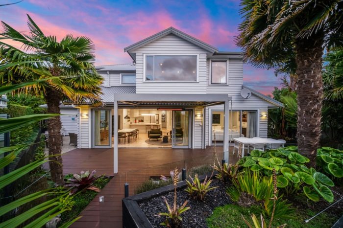 21 Raymond Street, Point Chevalier, Auckland, 1022, New Zealand