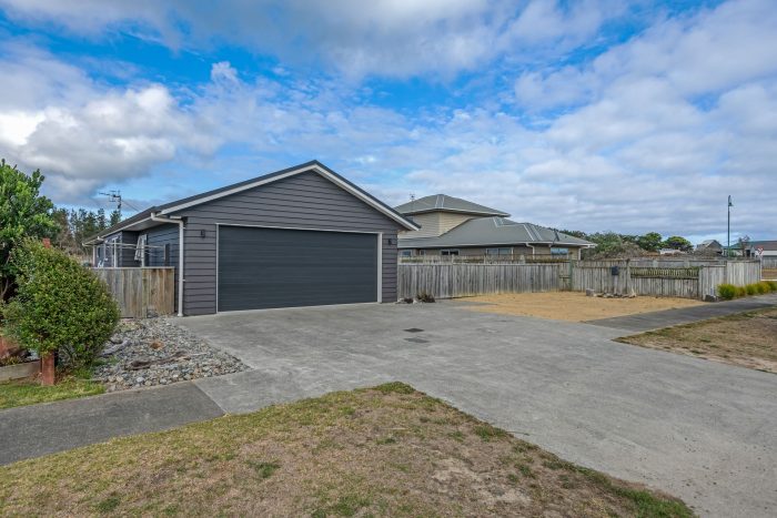 7 Sandown Avenue, Himatangi, Manawatu, Manawatu / Whanganui, 4891, New Zealand