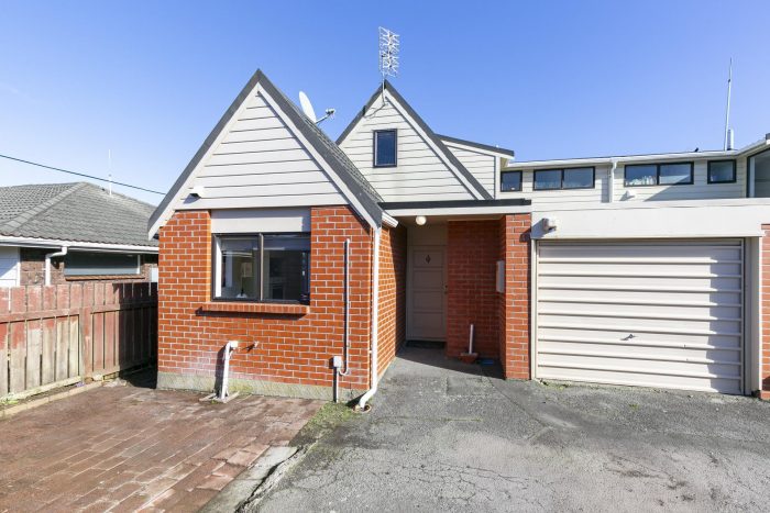 2/29A Parkvale Road, Karori, Wellington, 6012, New Zealand