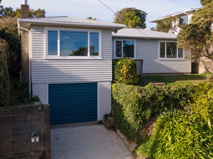 8 Brooker Grove, Newlands, Wellington, 6037, New Zealand