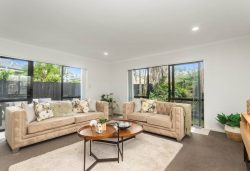 2/47 Carnoustie Drive, Wattle Downs, Manukau City, Auckland, 2103, New Zealand