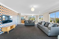 1/4 Ingle Avenue, Waipahihi, Taupo, Waikato, 3330, New Zealand