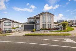 2 Caldwell Place, Pinehill, North Shore City, Auckland, 0632, New Zealand