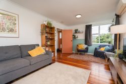 32 Davidson Crescent, Tawa, Wellington, 5028, New Zealand