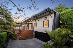 2/7 Sentinel Road, Herne Bay, Auckland, 1011, New Zealand