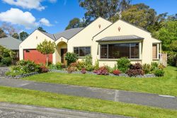 11 La Lena Grove, Fitzherbert, Palmerston North, Manawatu / Whanganui, 4410, New Zealand