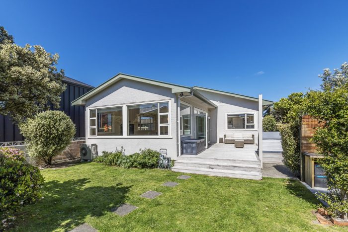 98 Apu Crescent, Lyall Bay, Wellington, 6022, New Zealand