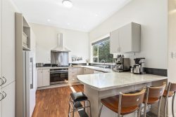 98 Apu Crescent, Lyall Bay, Wellington, 6022, New Zealand