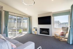 15 Trafford Terrace, Churton Park, Wellington, 6037, New Zealand