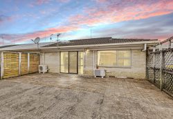 2/76 Kenderdine Road, Papatoetoe, Manukau City, Auckland, 2025, New Zealand