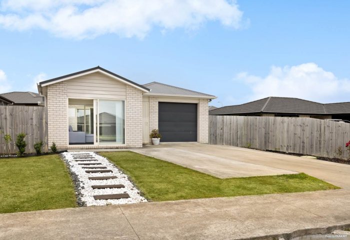 30 Opouatu Avenue, Glenbrook, Franklin, Auckland, 2681, New Zealand