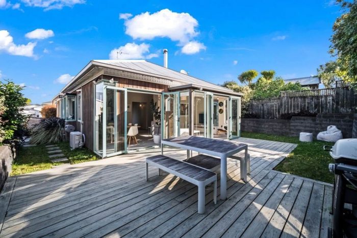 26A Seacombe Road, Point Chevalier, Auckland, 1022, New Zealand