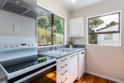 6A Stella Grove, Newlands, Wellington, 6037, New Zealand