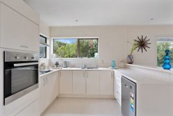 3/3 Peter Terrace, Castor Bay, Auckland, 0620, New Zealand