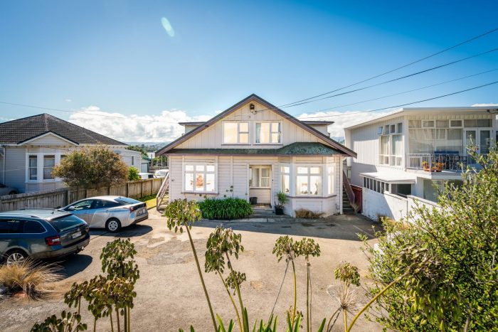 87 Queens Drive, Lyall Bay, Wellington, 6022, New Zealand