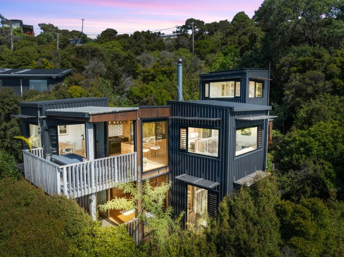 27 Queens Drive, Waiheke Island, Auckland, 1081, New Zealand