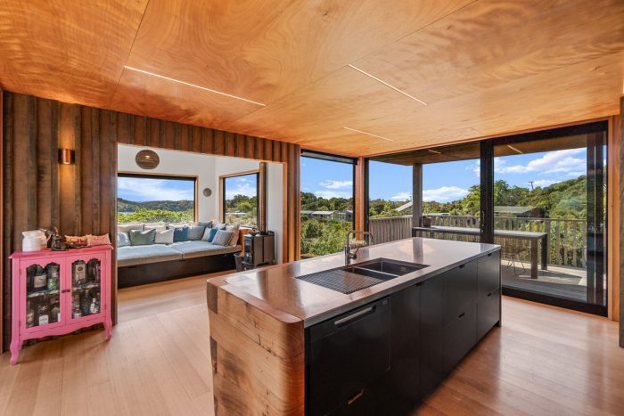 27 Queens Drive, Waiheke Island, Auckland, 1081, New Zealand