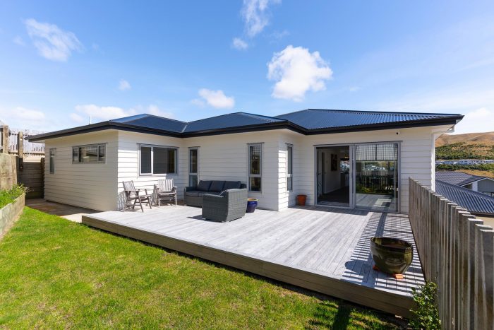 17 Prestwich Rise, Churton Park, Wellington, 6037, New Zealand