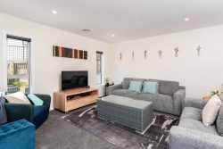 17 Prestwich Rise, Churton Park, Wellington, 6037, New Zealand